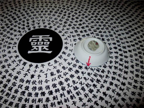 碟仙是什么，真的會(huì )死人嗎？說(shuō)幾件真實(shí)的碟仙靈異事件